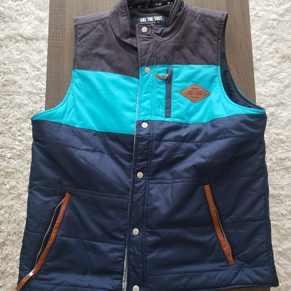 Ski the East Puffer Vest - Picture 2 of 2